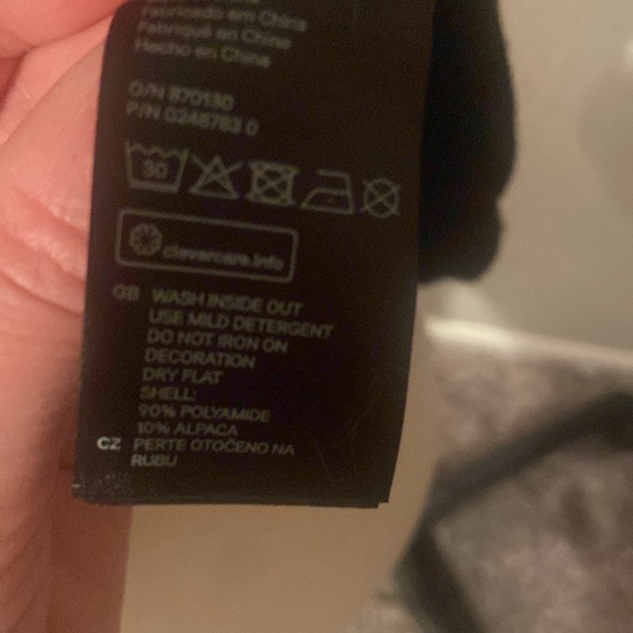 H&M Sequin Cougar Lion Face Sweater - Picture 8 of 8